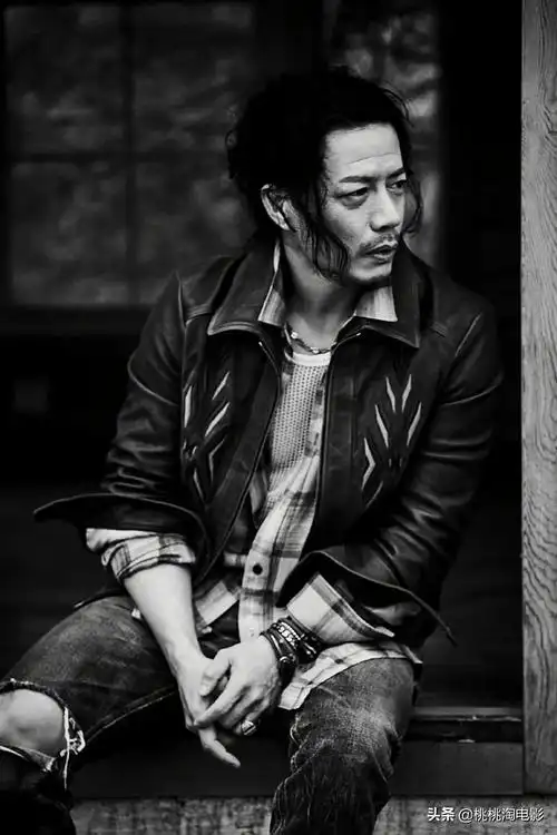 组图段奕宏男人风尚9月刊封面大片初秋演绎硬汉风采