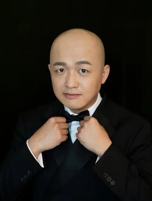 大人物:你绝对想不到,有头发的包贝尔出演反派,到底能有嚣张!-度小视