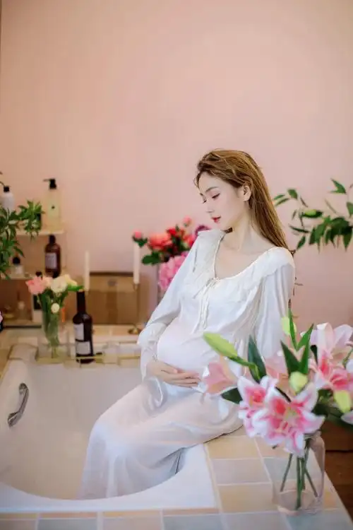 照相师傅刘延波的肖像写真作品《孕妇写真》