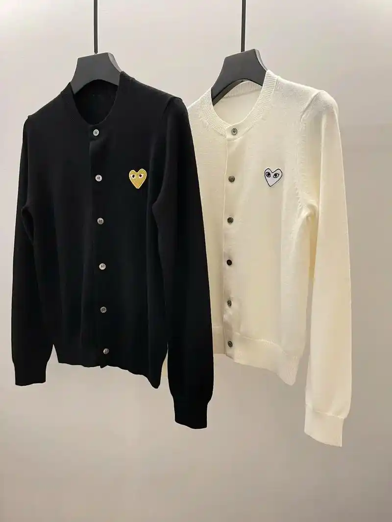 川久保玲… 爱心刺绣针织开衫.cdg play川久保玲… 爱 - 抖音