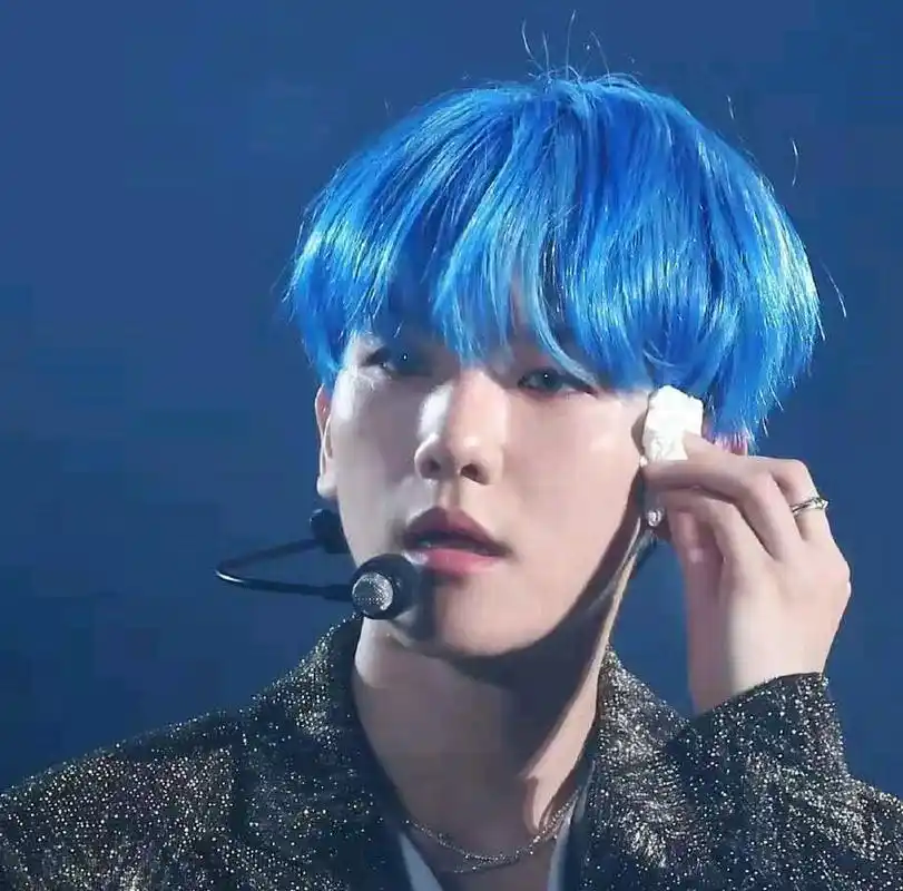 蓝发边伯贤,我爱了