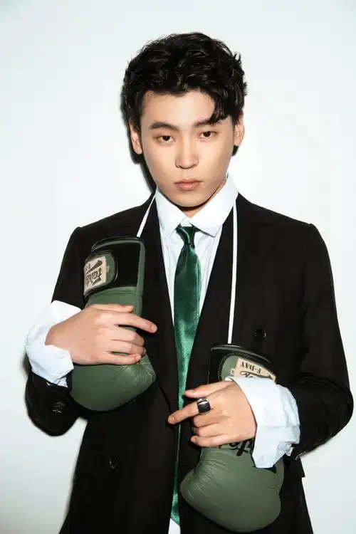 隔壁老樊樊凯杰时尚写真图片