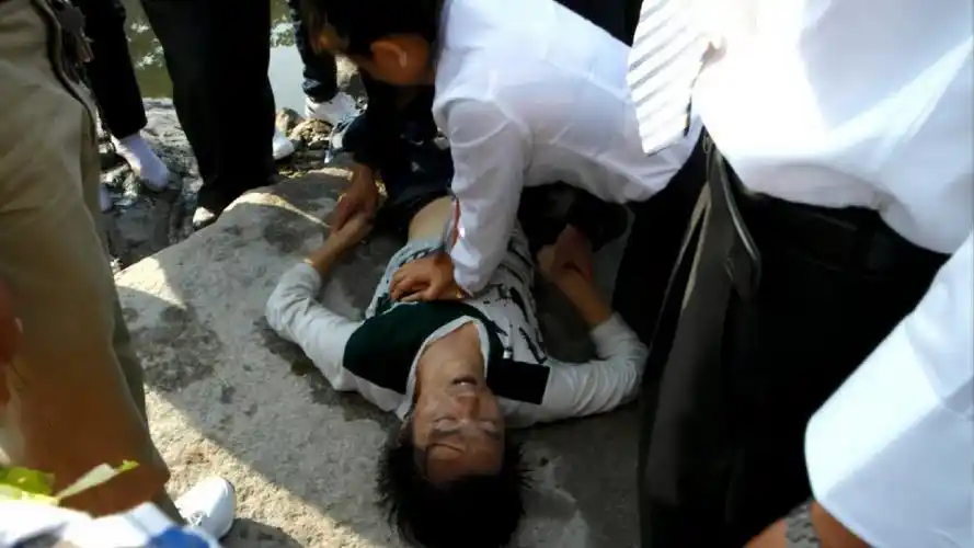 河南高三学生救出3名落水儿童后溺亡[1p]