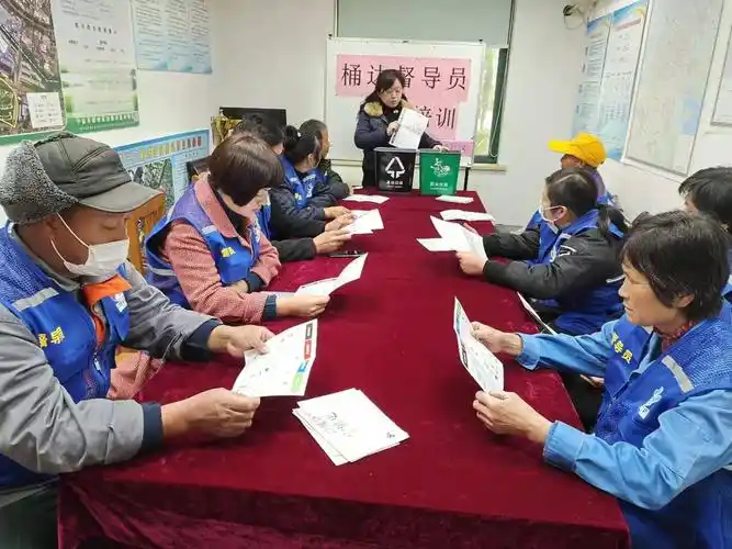 图为桶边督导员培训