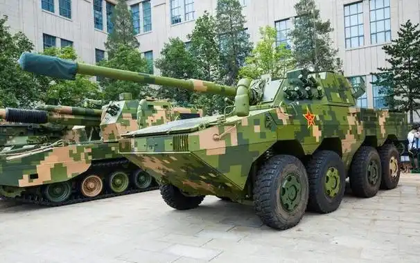 优势中国11式轮式突击车最大的优势是相对轻便,行驶速度快,火力猛