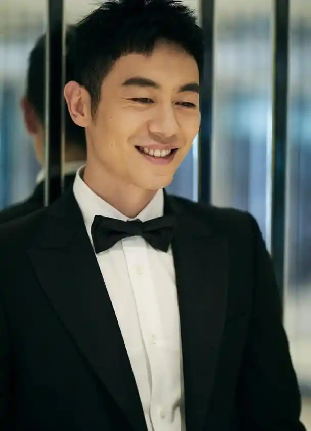 朱亚文:抛弃相恋7年的初恋,转身狂追陈思诚女友,他在追求什么