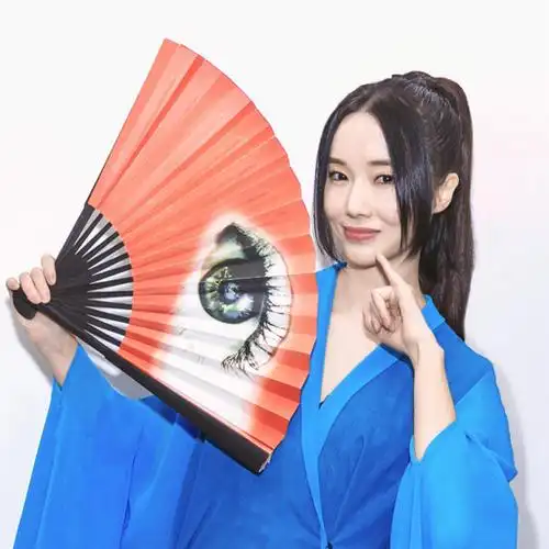 李贞贤歌手出道20周年当天再唱成名曲-哇(扇子舞)