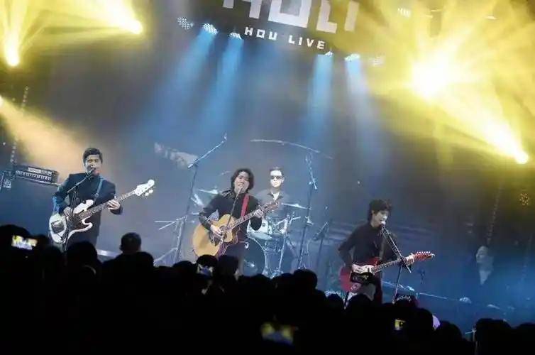 2024伟大信仰信乐团成团20周年世界巡回演唱会上海站出走半生归来依旧