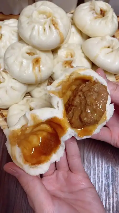 猪肉大葱馅包子这样调,鲜嫩多汁 cr:昊睿妈妈爱美食