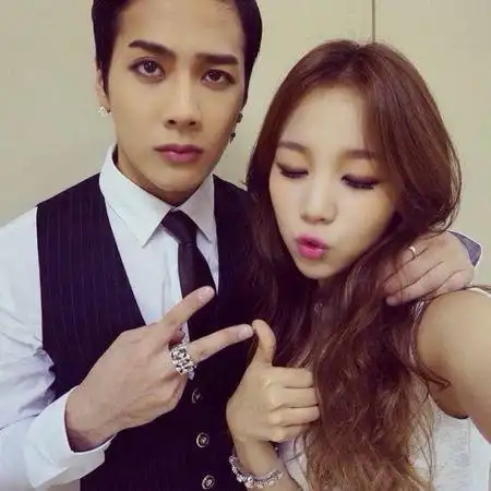 这是got7王嘉尔和谁?