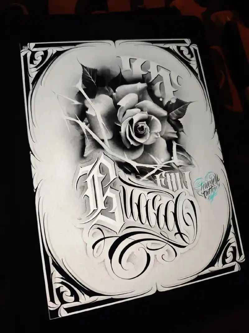 大臂花体字设计,玫瑰花与花体字的组合#花体字纹身 #花体字  - 抖音