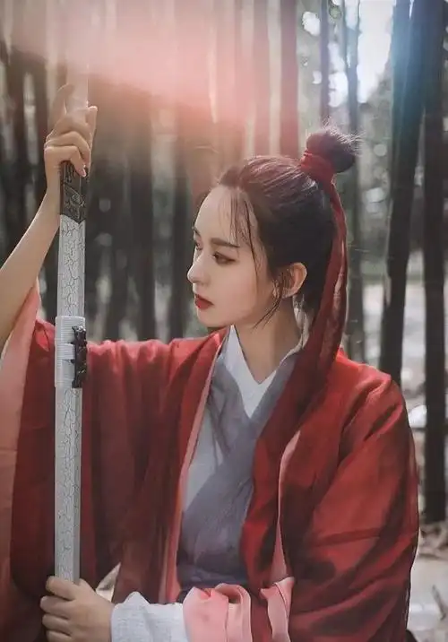 古风女侠壁纸手中有剑便握剑前行手中无剑便忘剑前行