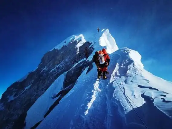 湖南16岁女高中生成功登顶珠峰,带着世界之巅的光芒,媛梦而归