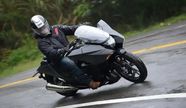 具有非常现代感的本田nm4-01