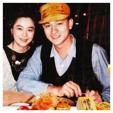 太狗血了,刘德华几十年御用替身杜奕衡被曝结婚了,妻子是喻可欣