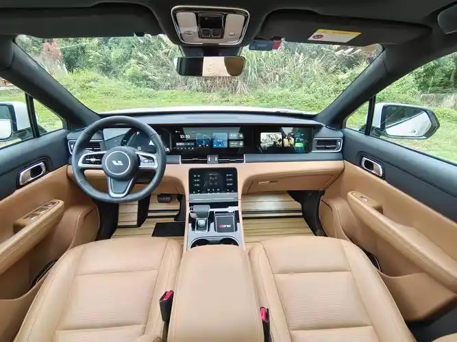 理想one:颜值高,科技感强,空间够用,配置高,动力强劲,值得购买!