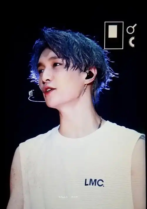 张艺兴[超话]#紫发好好看啊