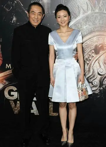 张艺谋与妻子陈婷秀恩爱