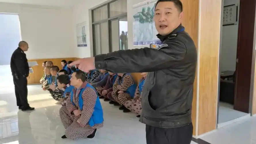 写美篇   在体检中,东湖医院专家检查出一名在押人员上消化道出血