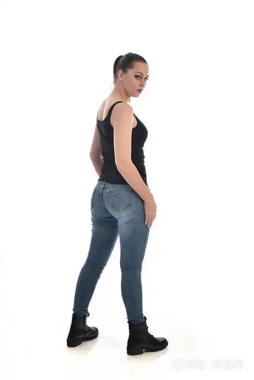 站姿, 回到相机.在白色工作室背景下被隔离