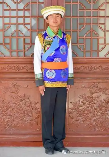 披在身上的彩虹——土族服饰