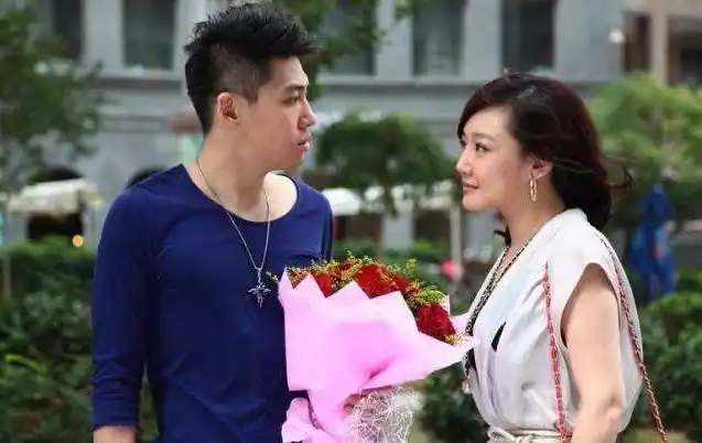 男友月薪两万,他求婚后带我去他家,见到他的父母后我决定不嫁了