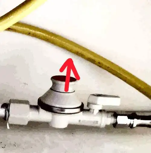 下图的天然气开关打开的对吗?不对应该如何改正?