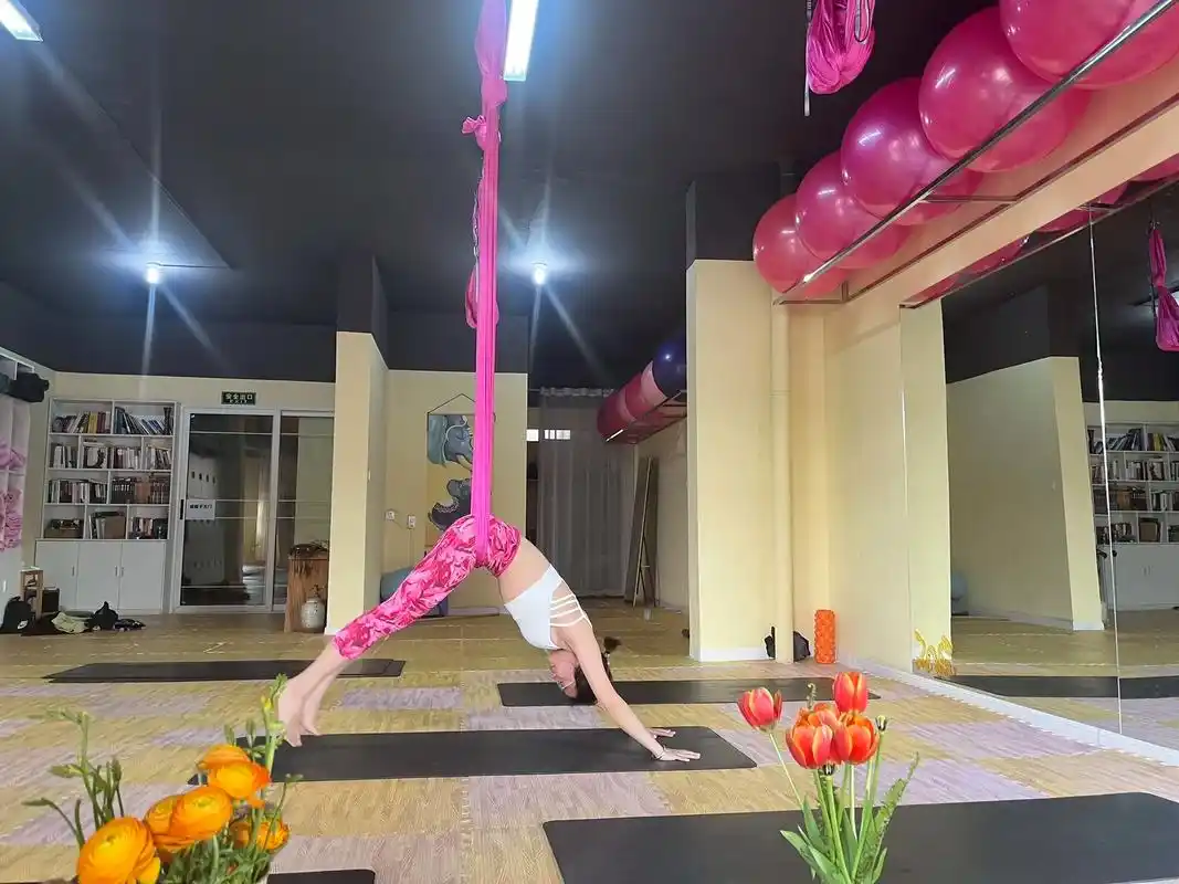 三月的瑜伽室真的太安逸了~ - 抖音