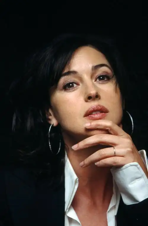 p>莫妮卡·贝鲁奇 i>(monica bellucci) /i>,1964年9月30日出生于