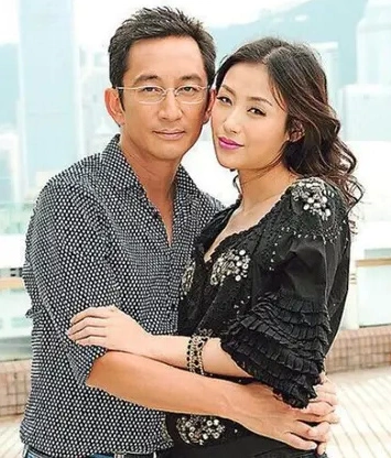 吴启华花650w娶了21岁的石洋子,结婚七年,石洋子花光5亿资产