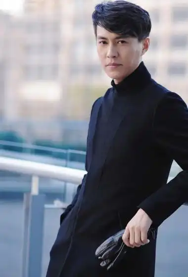 靳东魅力时尚街拍图片25