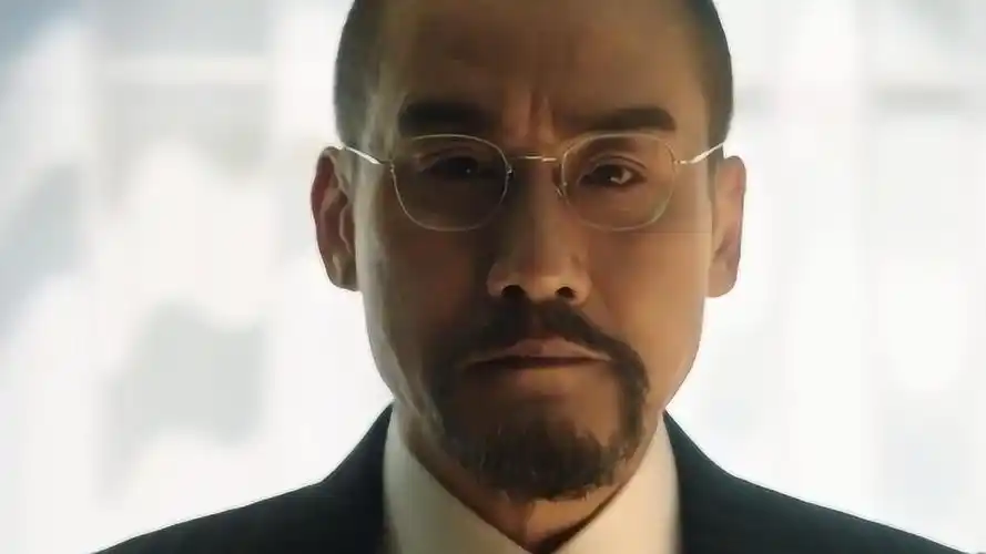 寒战2立法会特别调查委员会就要开始李文彬戴上儿子送的眼睛