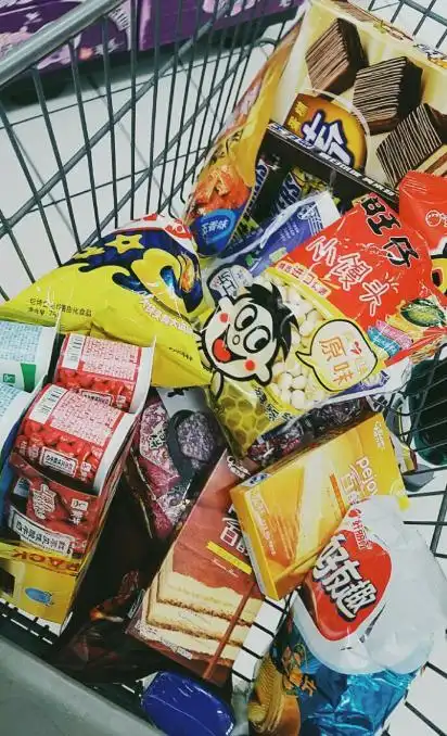 执法实录超市购物只买马夹袋的口罩哥