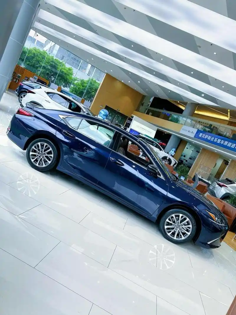 雷克萨斯es【宝石蓝色】 遇见你,是所有故事的开始