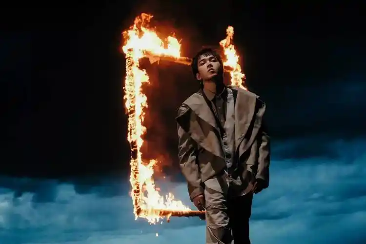 tizzyt "来之不易"巡回演唱会-南京站(河马票务app)_音乐_未来_瞬间