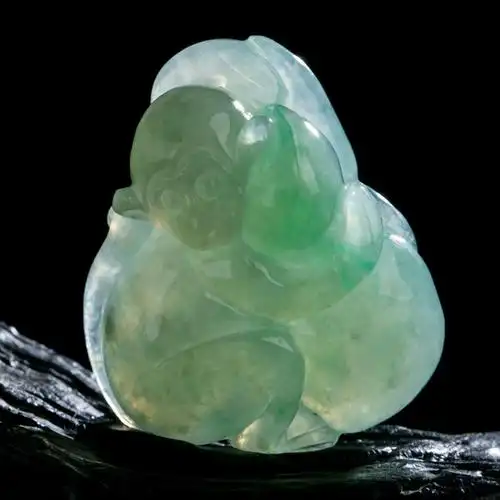 老坑冰种飘阳绿翡翠猴子抱桃 22.97g