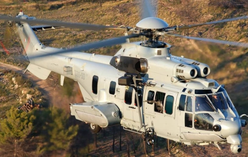 法国一架美洲狮军用直升机训练时坠毁致2死5伤