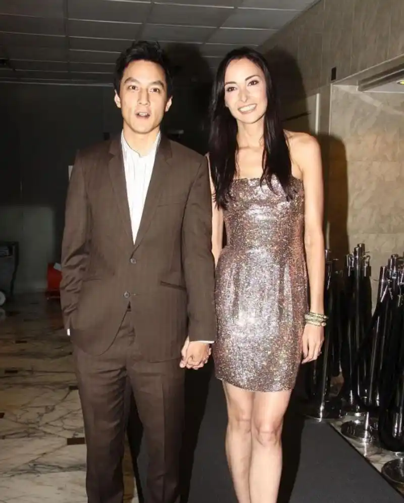 吴彦祖晒旧照为妻子庆生,甜蜜恩爱21年如一日