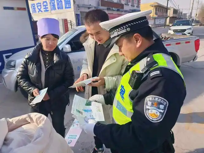 【平安春运 交警同行】他们的年味,是车流中的默默守护