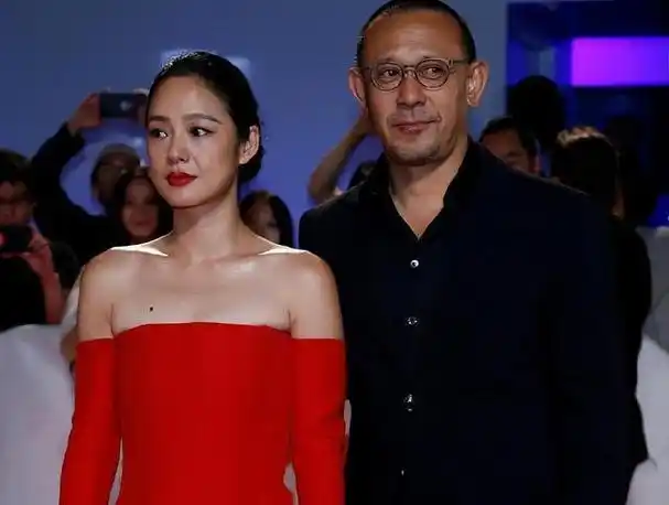 老夫少妻脾气还暴却紧拴姜文十几年把她当宝周韵凭什么