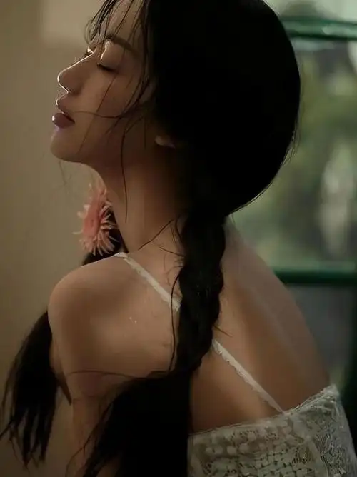 局部写真丨湿发禁欲系丨藏着少女心事的暮春