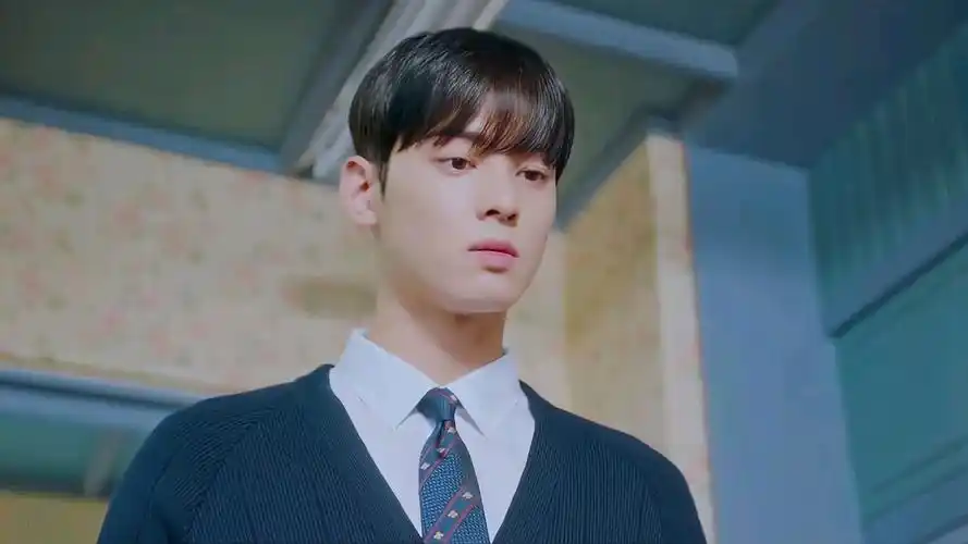 《女神降临》精彩片段,痘痘女孩变妆吸引两大男神,高颜值韩剧