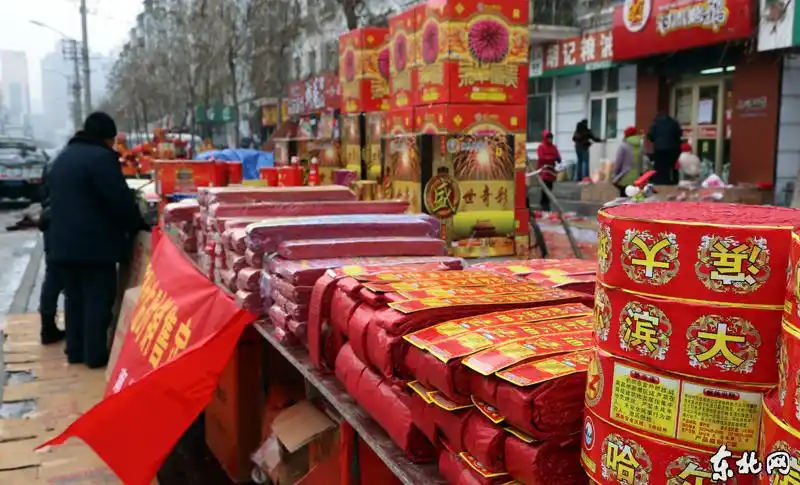 年来到鞭炮俏 冰城春节序幕拉开(组图)