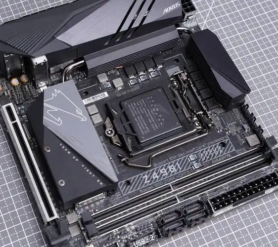 短小精悍 技嘉z490i aorus ultra开箱