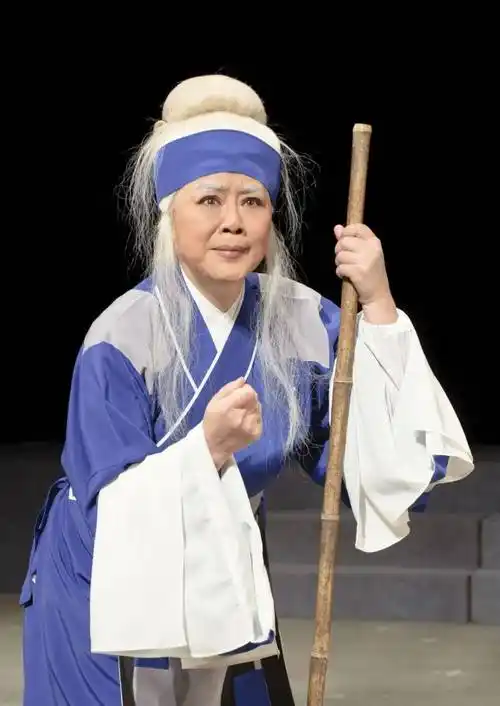 许美霞领衔主演过几十出锡剧剧目,她所塑造的《拔兰花》之王凤霞