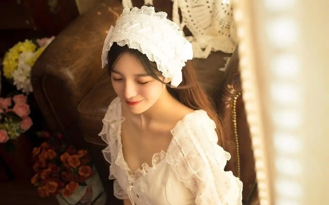 高颜值美女复古蕾丝裙私房写真图片桌面壁纸