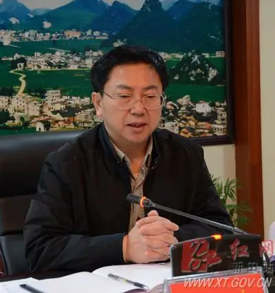 新田县委书记龚新智主持召开县委常委会议会场红网新田站1月14日(分站