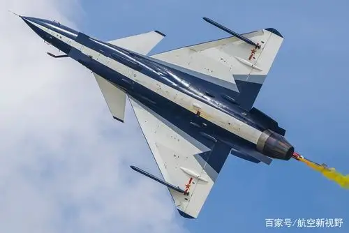 一组我国空军明星战机歼10空中飞行表演的美图 细节很好