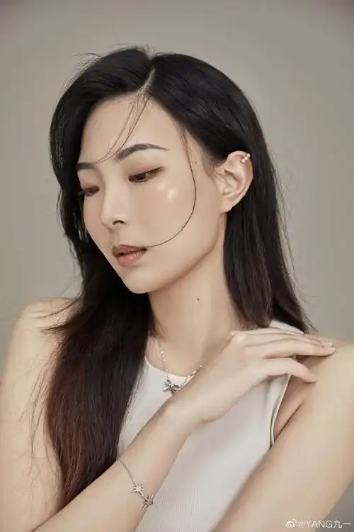 近日生活07』前两天生日98的时候给自己安排了一套海马体的写真