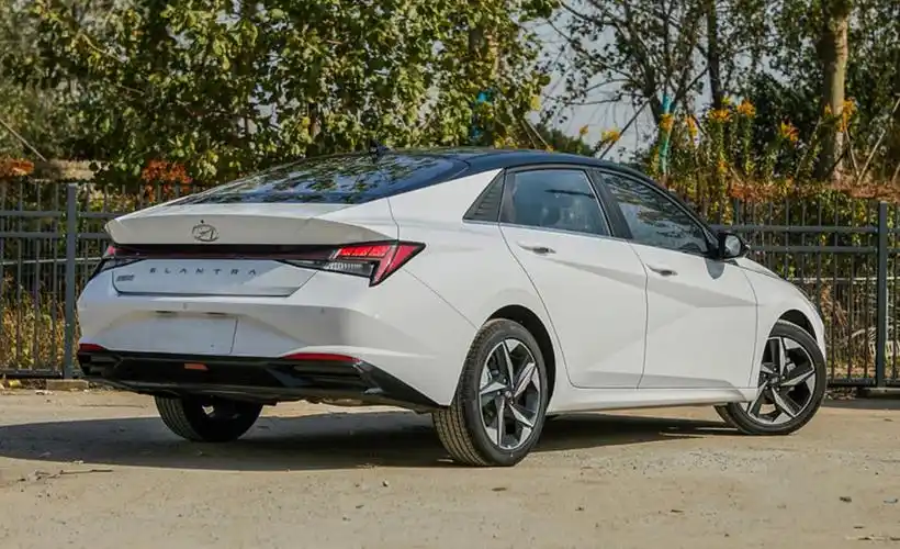 适合女生开10万左右的车,高颜值韩系轿跑,现代伊兰特